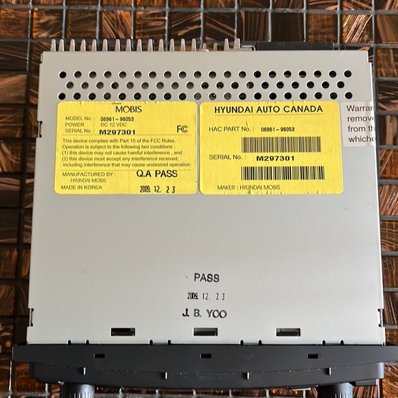 Hyundai Elantra factory car stereo (2007-2010) - Picture 2 of 5